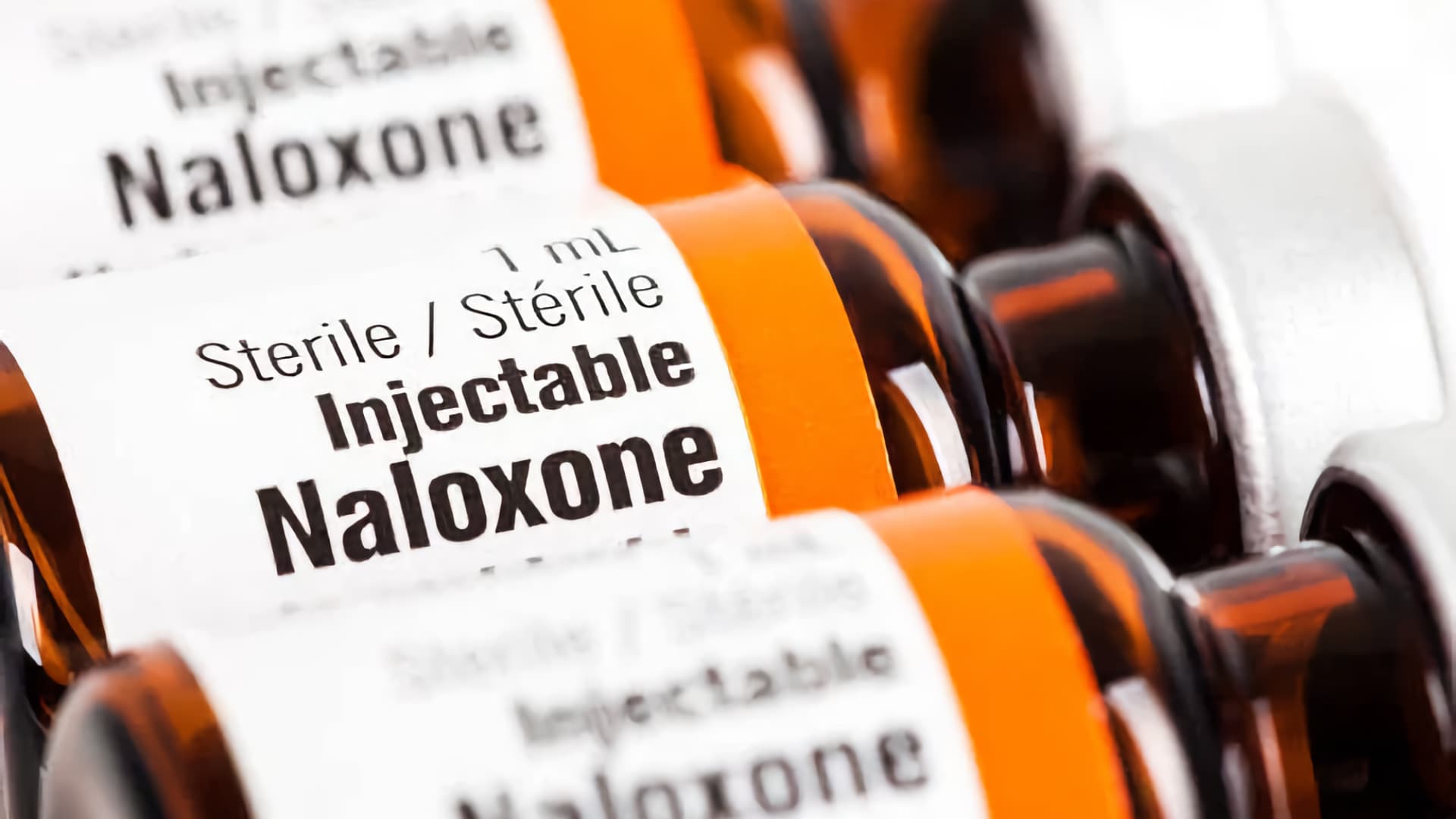 Avanza reforma para facilitar acceso a naloxona como tratamiento contra sobredosis de opioides