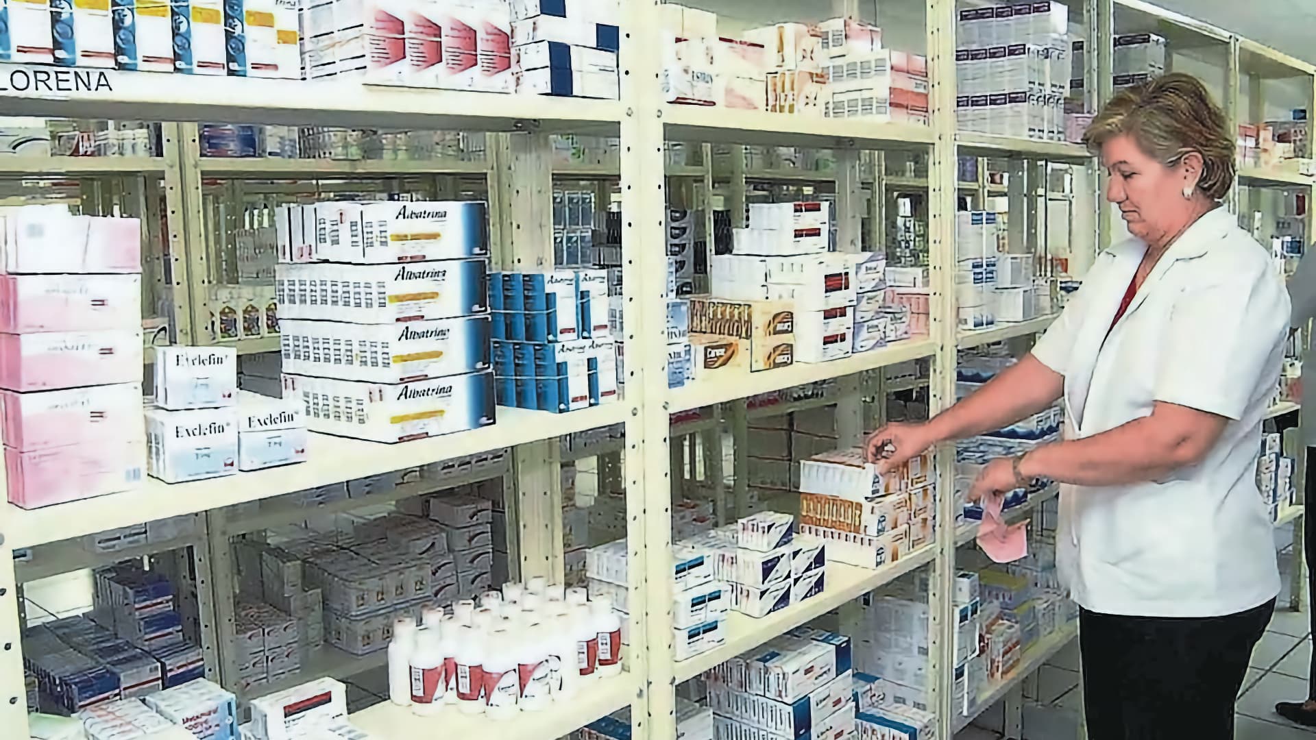 Covid-19 incrementa ventas de medicinas en tiendas de autoservicio, revela estudio