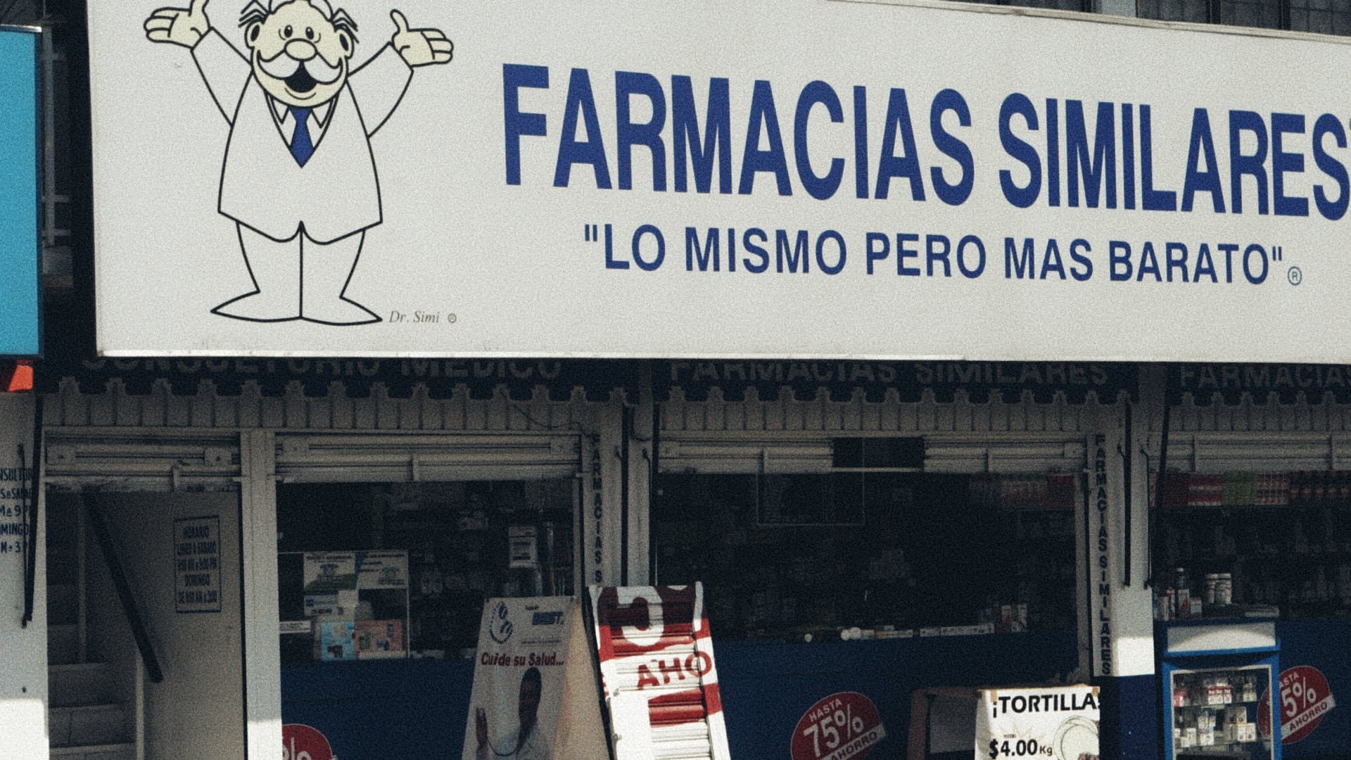"It's not about closing them": AMLO contradicted López-Gatell about pharmacy offices